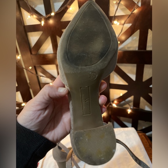 WORTHINGTON nude heels with buckle strap 6.5 - Picture 2 of 5
